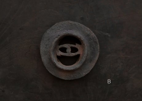 縄文土器耳飾り台　炭化