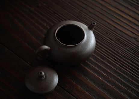 小俣冠丞 / 5 焼締茶銚