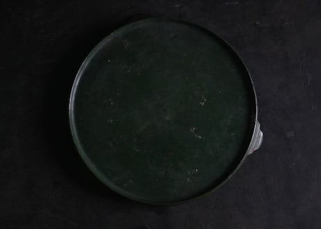 茶奏人  /   3  鉄琺瑯 三つ足燭台見立て 手前盆  ( 古物見立て茶器 )