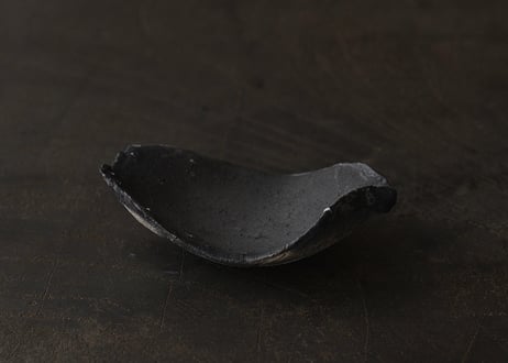 蓮弁 M . 炭化黒　窯変