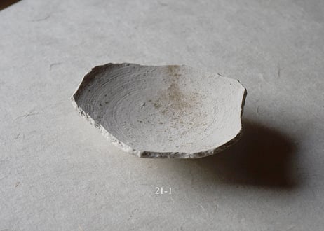 吉田香楠子 / 21 白化粧楢灰 陶片皿