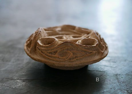 縄文土器耳飾り台　胡桃