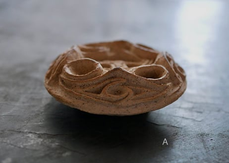 縄文土器耳飾り台　胡桃