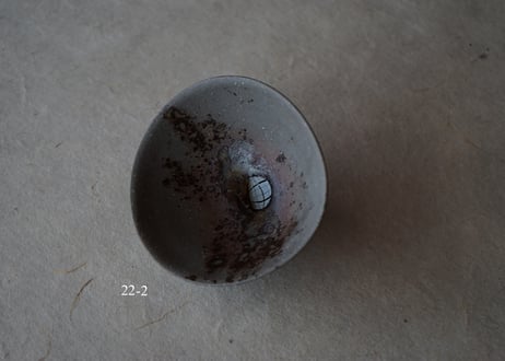 吉田香楠子 / 22 黒土雑木灰 茶杯 M