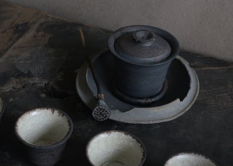 茶奏人  / 2    須恵器茶船 × 鉄輪  ( 古物見立て茶器 )