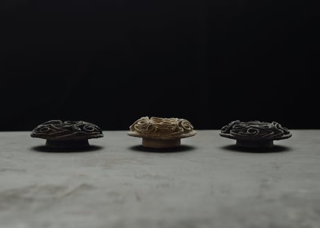 縄文土器耳飾り台　胡桃