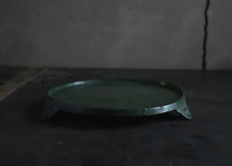 茶奏人  /   3  鉄琺瑯 三つ足燭台見立て 手前盆  ( 古物見立て茶器 )
