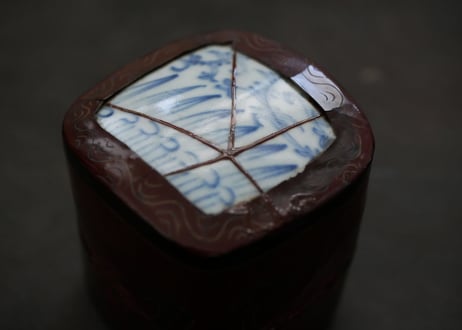 D-1  古帛紗＋中国漆器 青花陶片合子 -KINTSUGI- （2-Piece Set ）  /  西川はるえ
