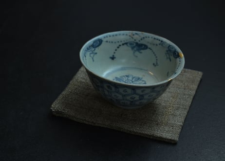 D-3  古帛紗＋古染付 亀甲七曜 瓔珞紋 金継ぎ茶碗   /  西川はるえ
