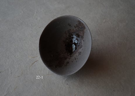 吉田香楠子 / 22 黒土雑木灰 茶杯 M