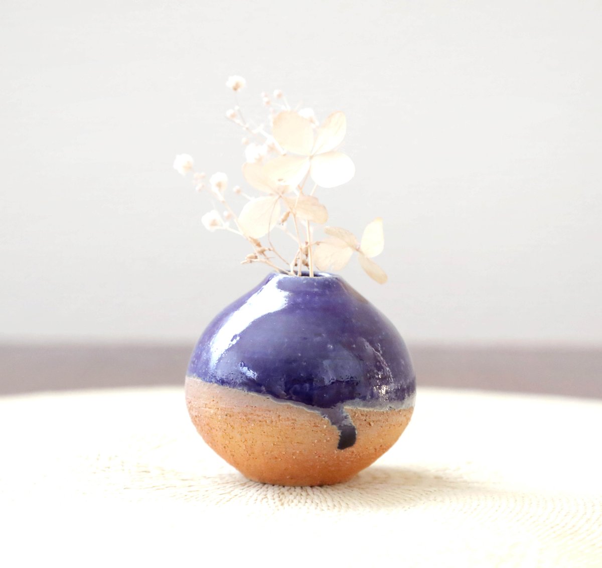 薪窯焼成】瑠璃釉の素朴で小さな一輪挿し | 創作工房 あめつち薫る