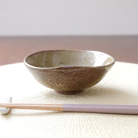 【SALE】藁灰釉の三つ葉小鉢