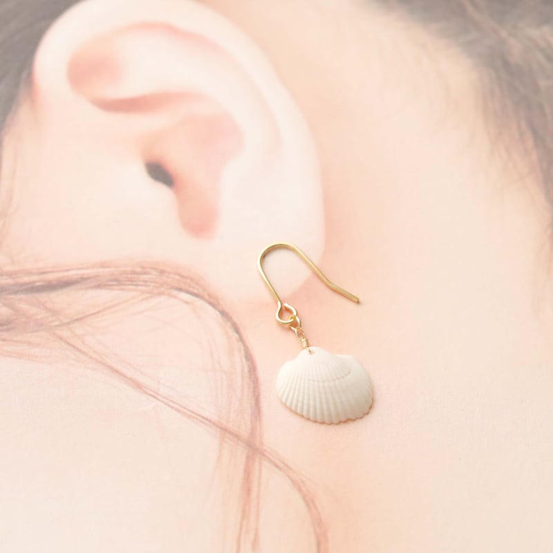 【みこし】雨氣 貝殻イヤリングとワンピース LA VORAGINE ピアス 白貝殻の超ロングフリンジピアス レディース