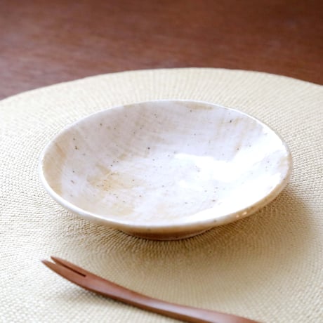 薫る土味 御影土と白化粧の格子模様皿 ＊ １