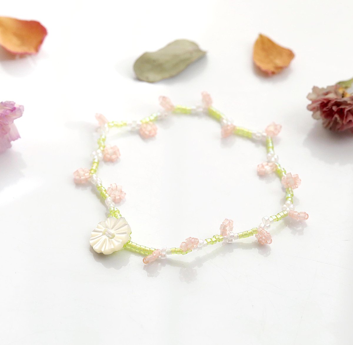 春の小花のビーズブレスレット | 創作工房 あめつち薫る