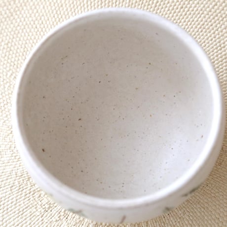 ころんと丸い彫り模様のお湯のみ / ミモザ