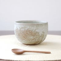 結晶釉と菊の印花のお湯のみ