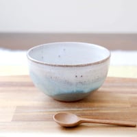 白釉と水色釉薬のかけ分けボウル small