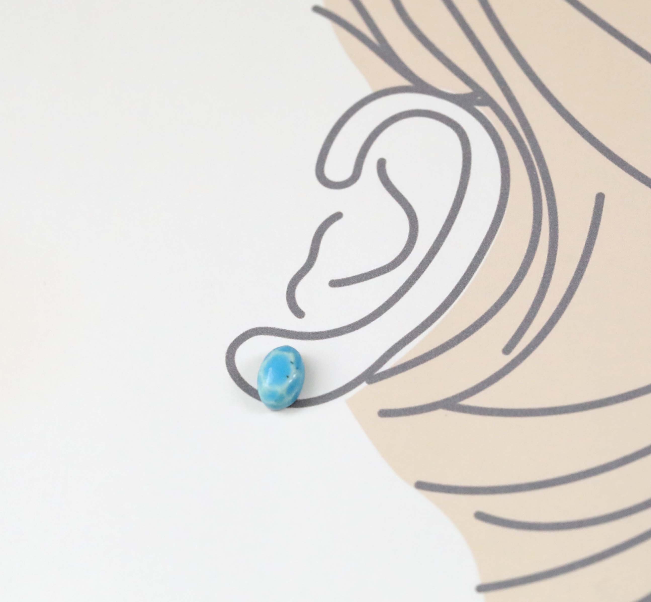 小さなジュエルカットの陶ピアス・イヤリング ターコイズブルー | 創作