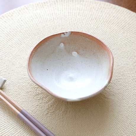 【SALE】チタンマット釉の三つ葉小鉢