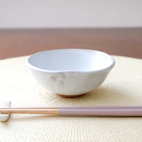 【SALE】白い釉薬の三つ葉小鉢