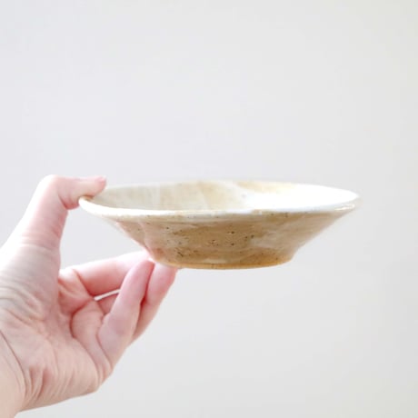 薫る土味 御影土と白化粧の格子模様皿 ＊ １