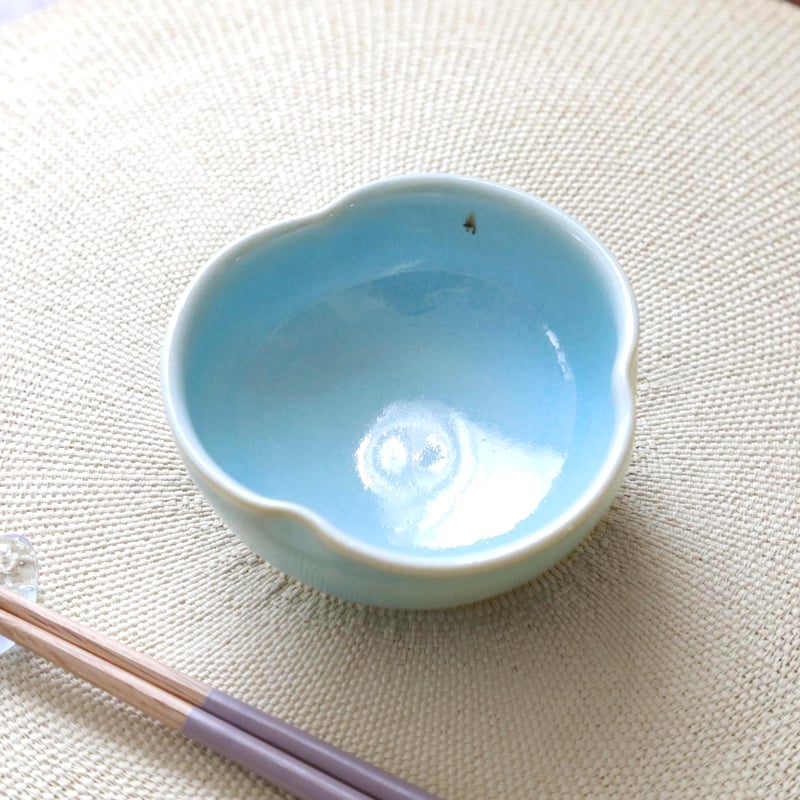 SALE】水色釉薬の三つ葉小鉢 | 創作工房 あめつち薫る