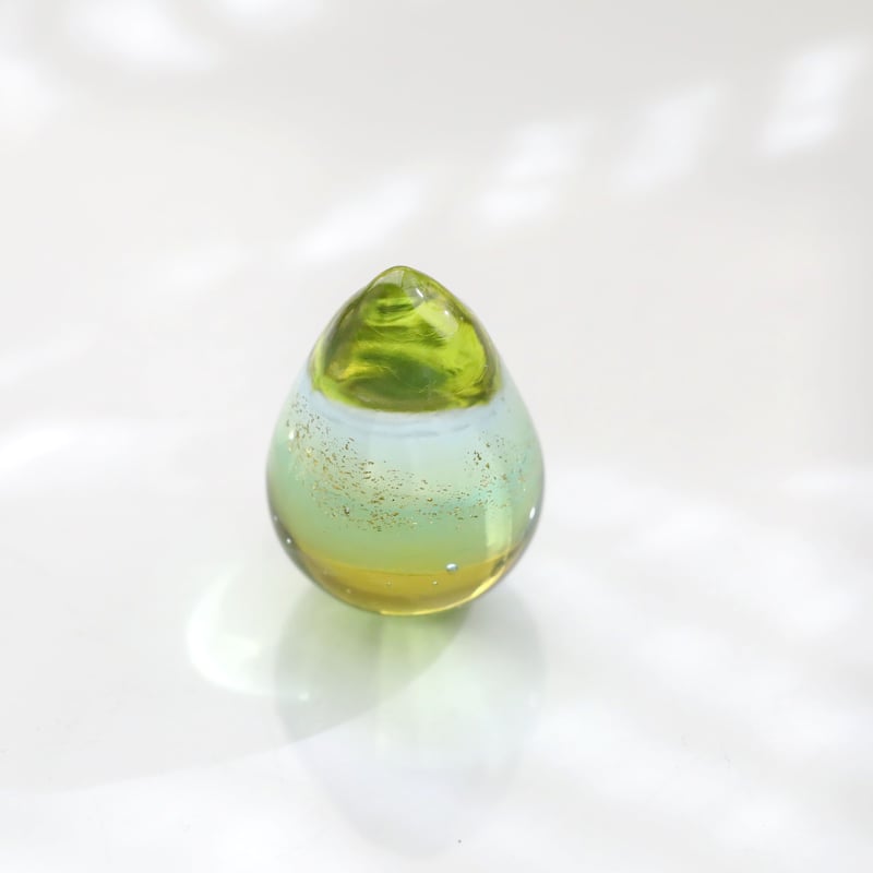 雑誌掲載 1点もの 中村真那さん ガラスオブジェ happy leaf グリーン ガラスで奏でる宇宙のシンフォニー～ 田中英樹ガラスアート創作 30周年