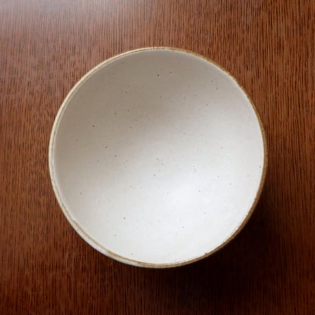 赤陶土と白マット釉の飯碗 縁錆 ＊ ２