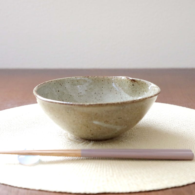 藁白釉の木の葉鉢 大きめサイズ | 創作工房 あめつち薫る