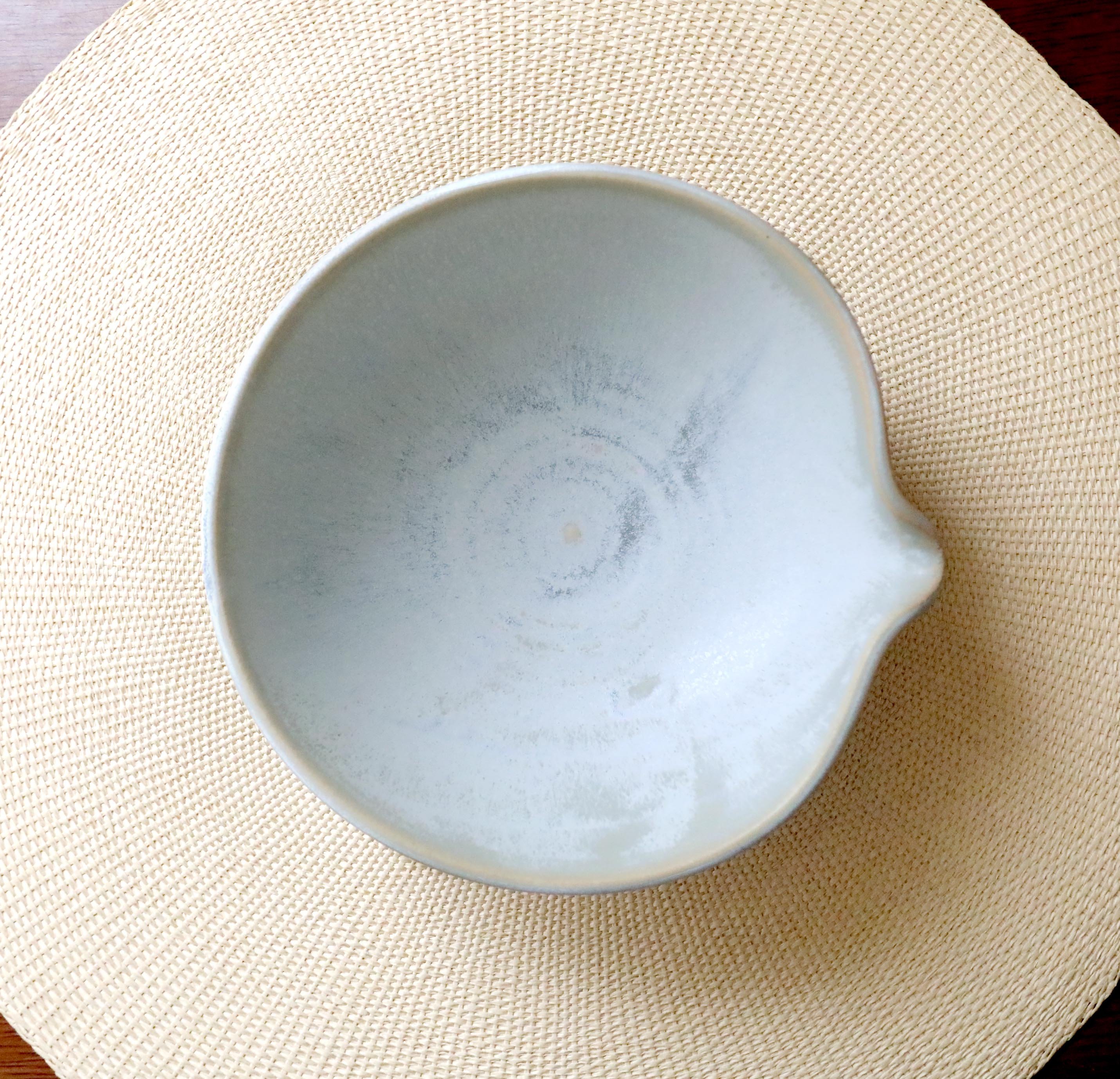 白い結晶釉の片口鉢 | 創作工房 あめつち薫る