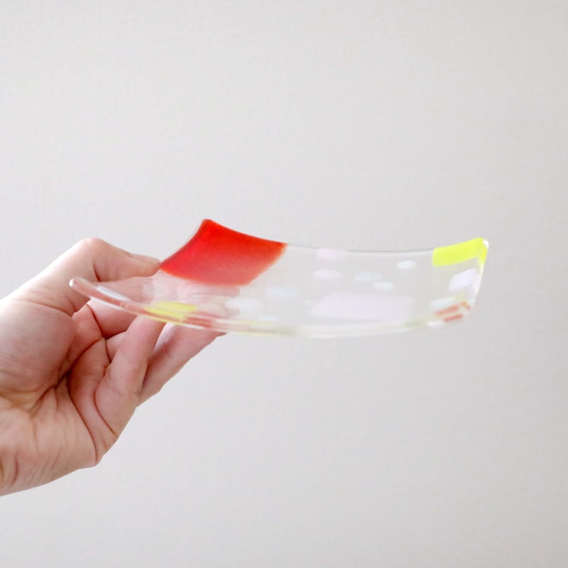 ガラスの絵付け真四角皿 花と雨のリズム | 創作工房 あめつち薫る