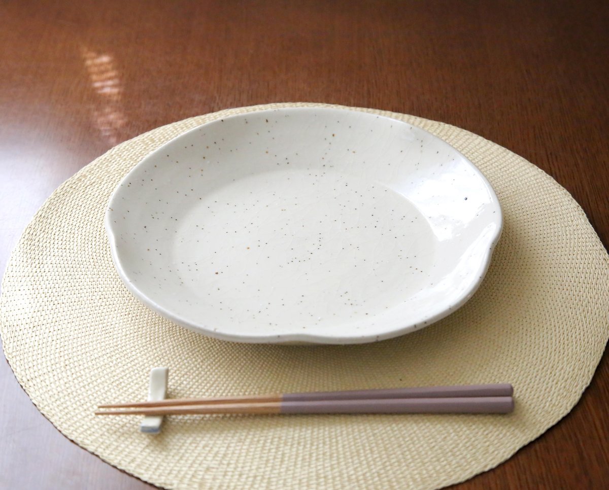 白御影土 5枚花弁の輪花皿 8寸 | 創作工房 あめつち薫る 白御影土 5枚花弁の輪花皿 8寸 | 創作工房 あめつち薫る