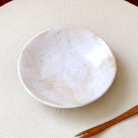 薫る土味 御影土と白化粧の格子模様皿 ＊ １