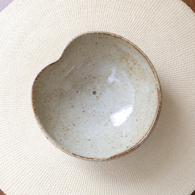 藁白釉の木の葉鉢 大きめサイズ | 創作工房 あめつち薫る