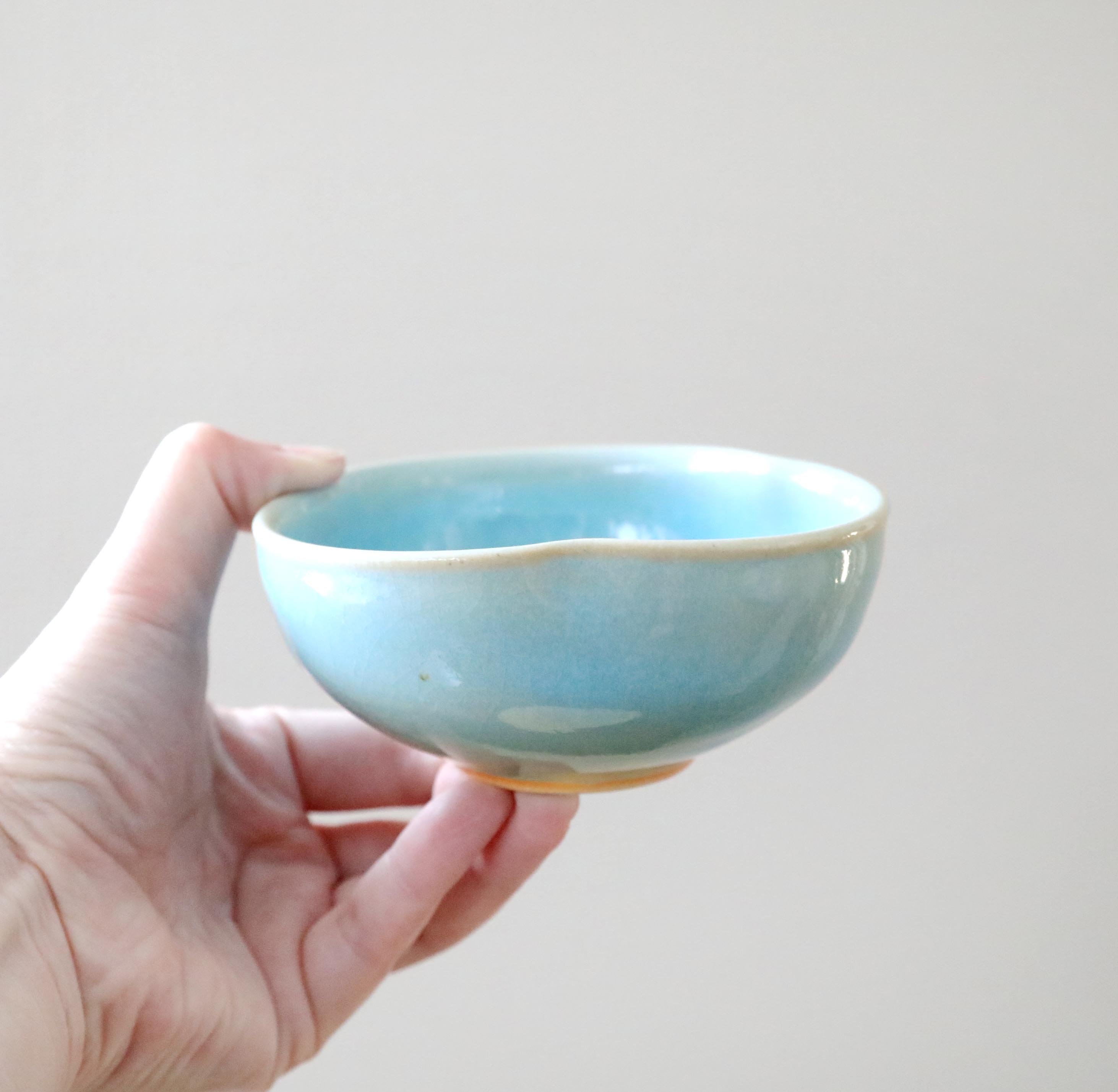 SALE】水色釉薬の三つ葉小鉢 | 創作工房 あめつち薫る