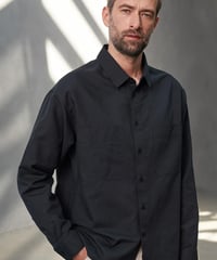 【About Companions】Oversized linen-blend shirt Dario in black