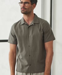 【About Companions】Crincle cotton short-sleeved shirt Kuno in dusty olive