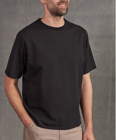 【About Companions】Boxy Organic T-Shirt Anton in black