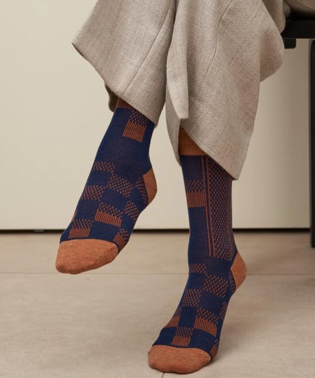 【FEEL MY FOOT STEPS】BISHOP-pattern socks
