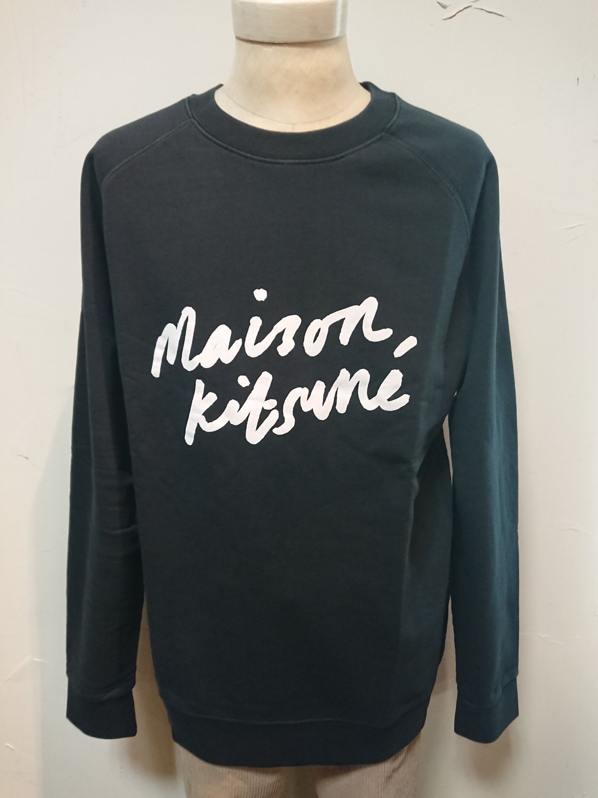 MAISON KITSUNE】 HANDWRITING CLEAN SWEATSHIRT |