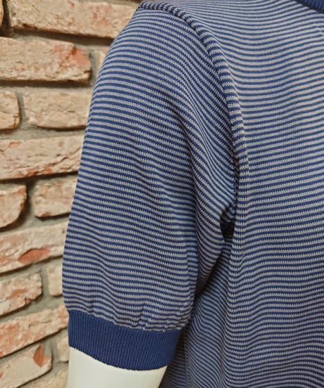 【Augusto.R】Washable Striped "NumA" neck knit Navy × Charcoal