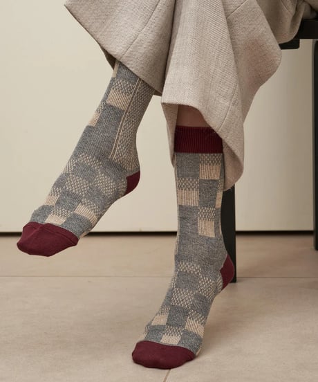 【FEEL MY FOOT STEPS】BISHOP-pattern socks