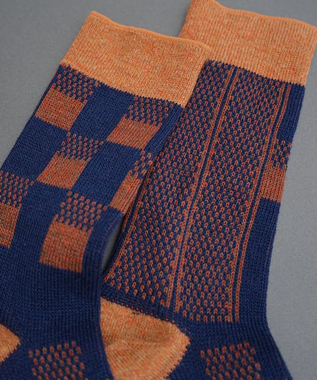 【FEEL MY FOOT STEPS】BISHOP-pattern socks