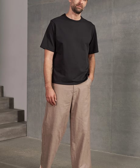 【About Companions】Boxy Organic T-Shirt Anton in black