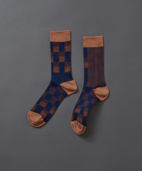 【FEEL MY FOOT STEPS】BISHOP-pattern socks