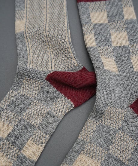 【FEEL MY FOOT STEPS】BISHOP-pattern socks