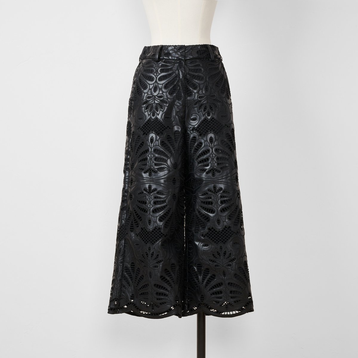 再予約】Leather Lace Scalap PT black | HEVE