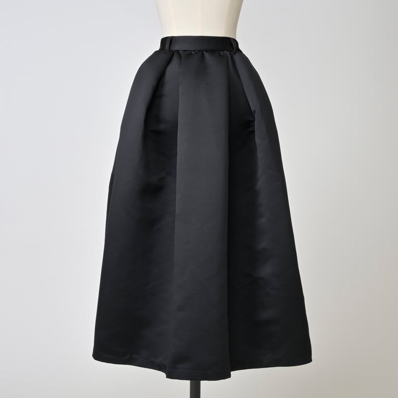 Satin Dress Tuck SK black | HEVE