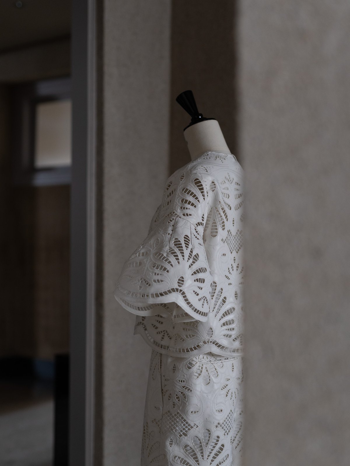 再予約】Leather Lace Scalap BL white | HEVE